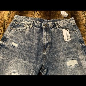 Relaxed Crop Size 39”W x 26”L Distressed Jeans NEW!